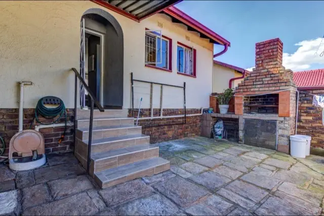 Townhouse to rent in Edleen, Kempton Park