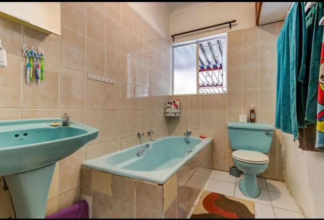 Townhouse to rent in Edleen, Kempton Park